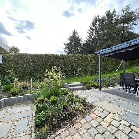 Schoenes In Neundorf Mit Grosser Terrasse 펜션